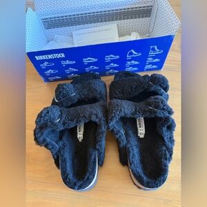 🆕 Birkenstock, Arizona big buckle teddy in black. Size 38